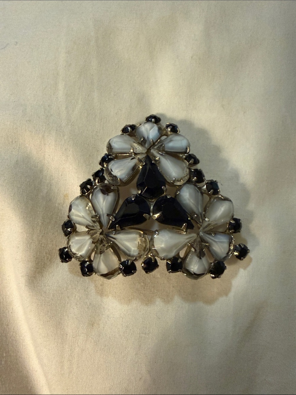 Elegant Black and White Floral Crystal Brooch – Women Jewelry